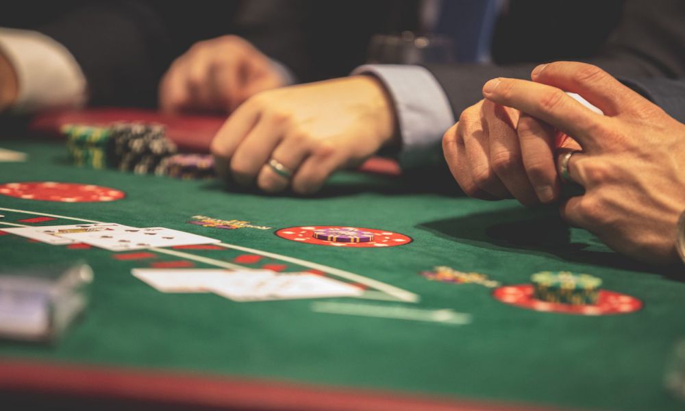 Không ngại đối thủ nào với các bí kíp poker hiệu quả sau